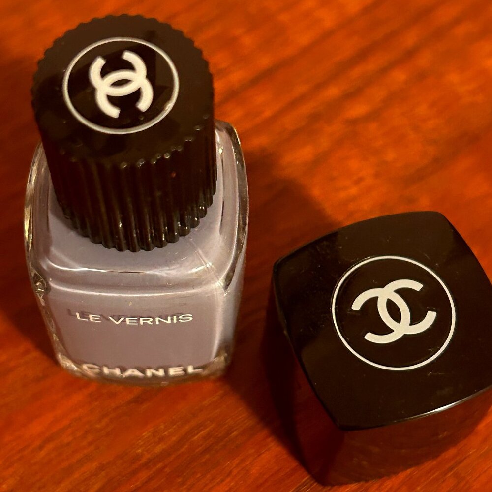 New. Chanel "Le Vernis" Violet Grey Nail Polish.